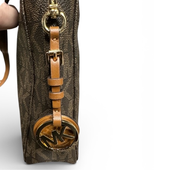 Authentic Michael Kors Jet Set Travel Messenger Bag Crossbody - Picture 4 of 10